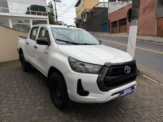 TOYOTA HILUX 2.8 D-4D TURBO DIESEL CD POWER PACK 4X4 MANUAL TOYOTA HILUX 2.8 D-4D TURBO DIESEL CD POWER PACK 4X4 MANUAL